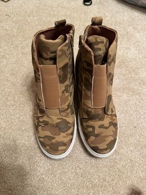 Outwoods Camo Wedge Shoes